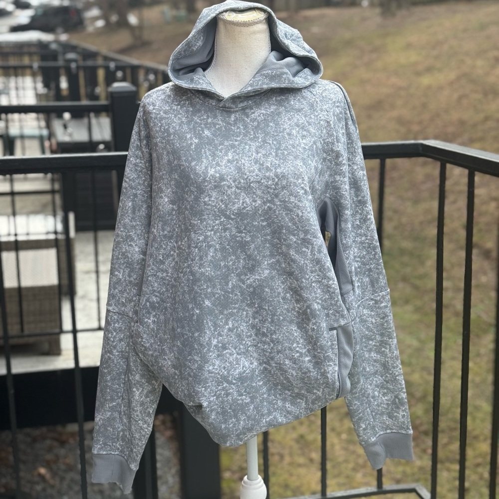 Lululemon Textured Tech Hoodie
Denim Wash Print White Rhino Grey Multi Size XL